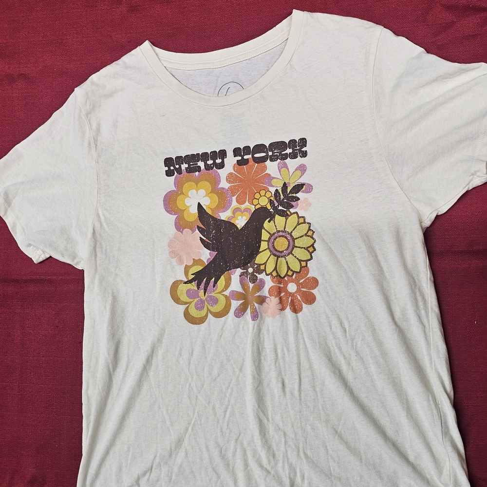 Floral Graphic Tee‎ with Dove Design Hi Res Size Xl Read Description